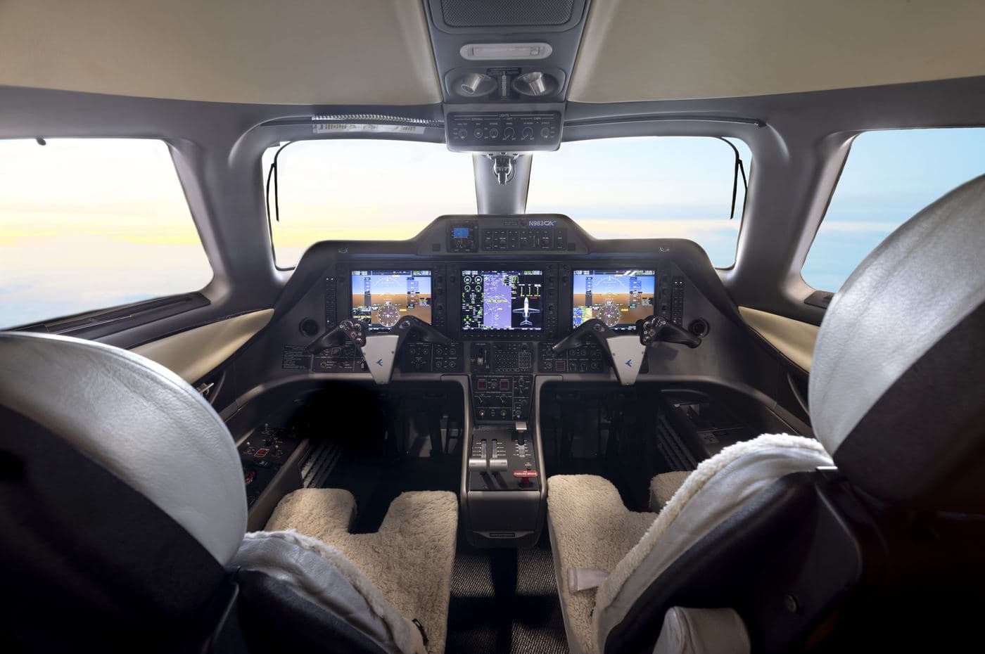 Embraer Phenom 100 interior 5